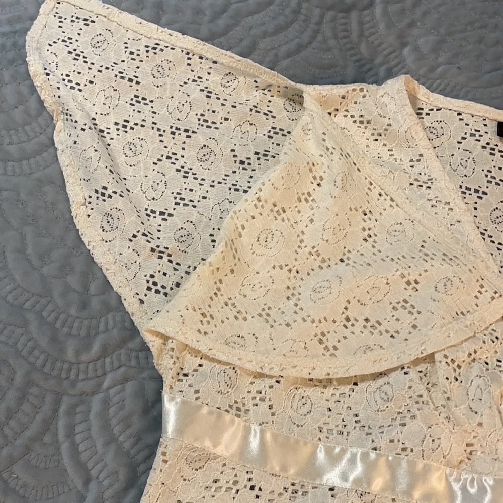 Eyelet top - Picture 6 of 6